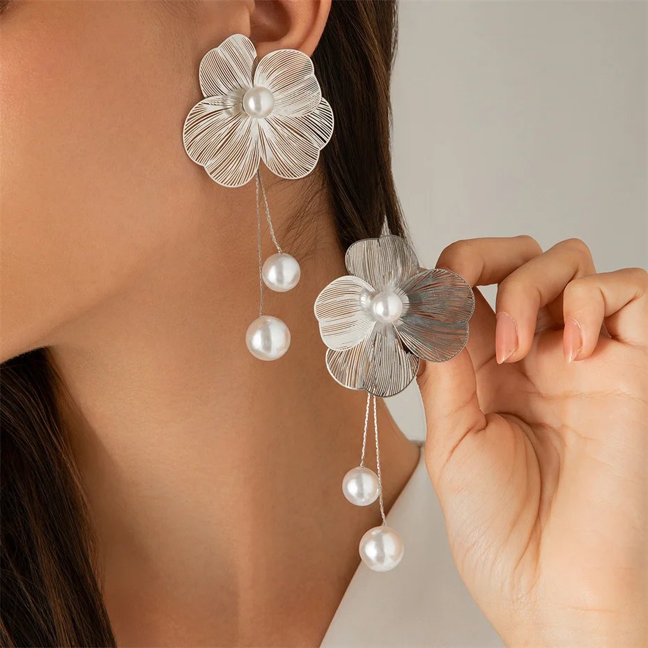 Romantic Flower Petal Long Tassel Drop Earrings for Women 2024 Trend Imitation Pearl Hanging Piercing Earrings Wed Jewelry Gift