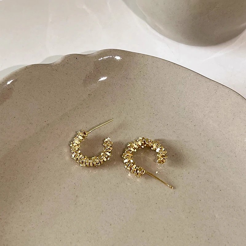 Vintage Twisted Wave Dangle Earrings Luxury C- shaped Semicircle Drop Earrings Temperament Geometric Earrings Party Accessories