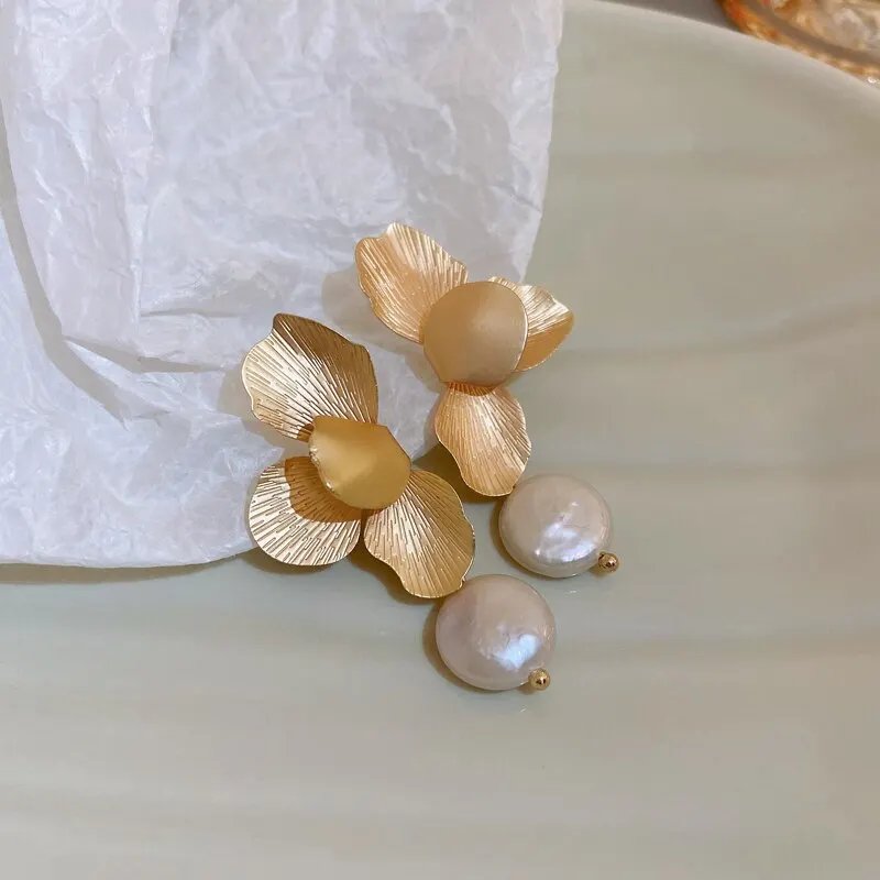 Elegant Natural Freshwater Pearls Earrings For Women Vintage Golden Petals Flower Drop Earring Jewelry For Party Wedding